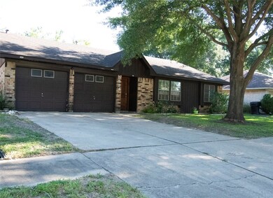 5834 Par Four Dr, Houston, TX 77088 - photo 2