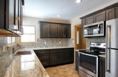 1350 Leffingwell Ave NE Grand-large-005-