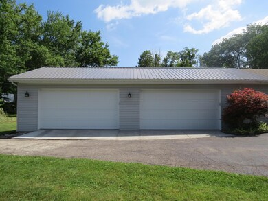 Attached 4 car (40x26) garage