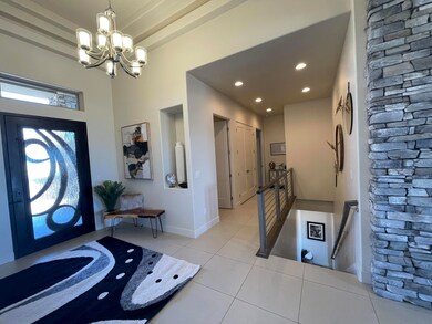 FOyer 4