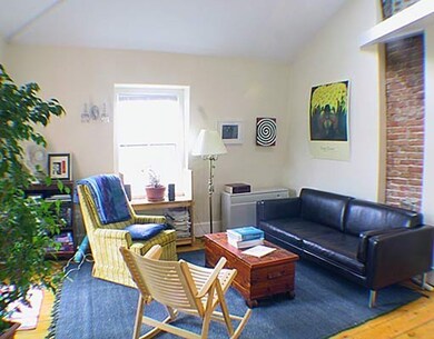 175 Chestnut St unit 2, Cambridge, MA 02139 - photo 2
