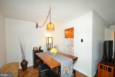 2618 Redcoat Dr unit 2B OR 184, Alexandria, VA 22303 - photo 2