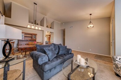 105-FrontRoom_2