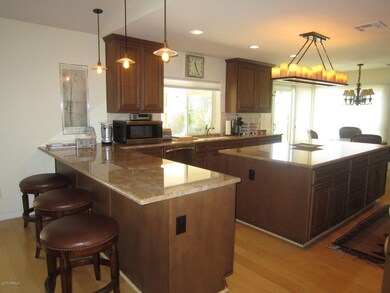 KITCHEN BREAKFAST BAR