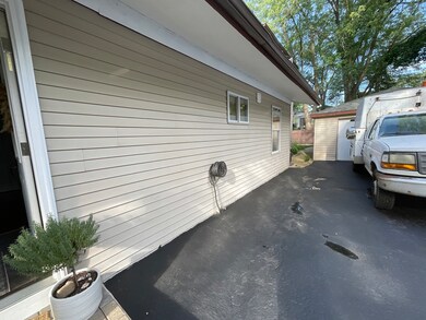 412 Tulsa Ave, Carpentersville, IL 60110 - photo 4