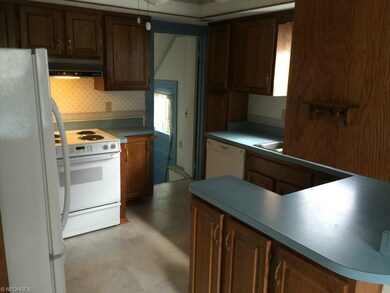 Very functional kitchen with lodes of cabinets and