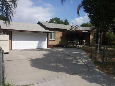 14836 Iris Dr, Fontana, CA 92335 - photo 2