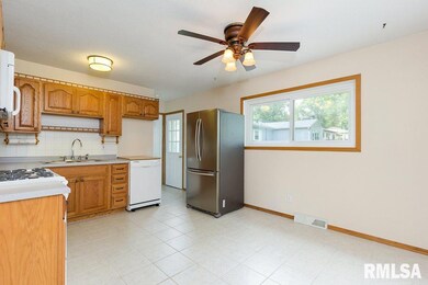 1617 Cherry Hills Rd, Bettendorf, IA 52722 - photo 6