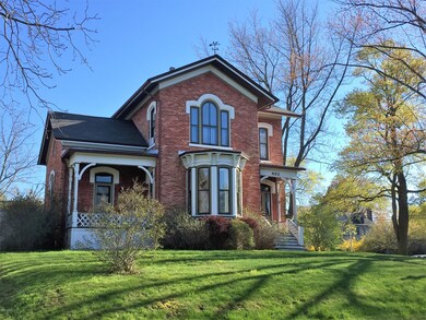 421 Fifth St, Manistee