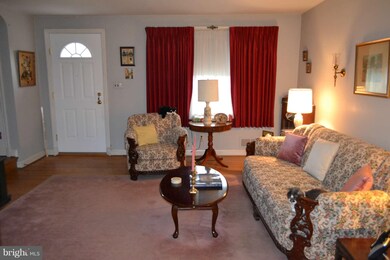 216 Medwick Garth E, Catonsville, MD 21228 - photo 4