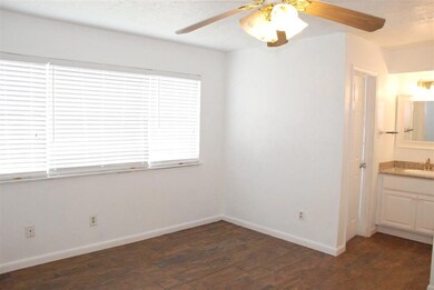 4219 Townes Forest Rd, Friendswood, TX 77546 - photo 5