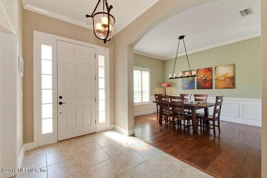 Formal Dining Room/Foyer