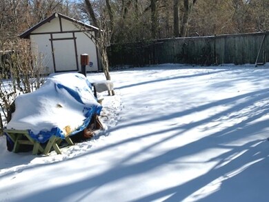 1703 Queens Ct, Carpentersville, IL 60110 - photo 2