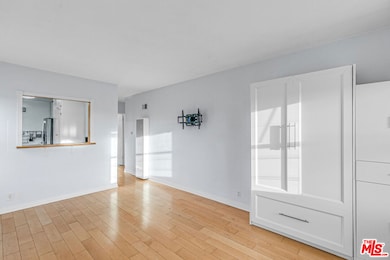 1352 Ocean Park Blvd unit F, Santa Monica, CA 90405 - photo 2