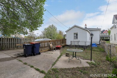 8-web-or-mls-69-e-13th-st