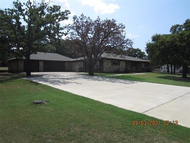 902 Greenbriar Dr, Joshua, TX 76058 - photo 5