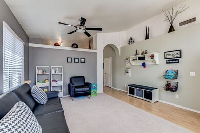 897 E Baylor Ln-13