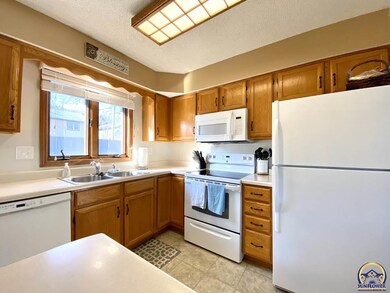 3635 SW Skyview Dr, Topeka, KS 66614 - photo 6