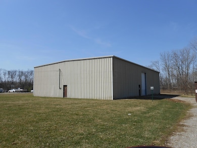 2665 N Court St, Circleville, OH 43113 - photo 6