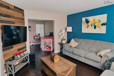 1839 Cambridge Dr, Carpentersville, IL 60110 - photo 2