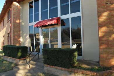 3701 Southmoor Ln unit . W12, Wichita Falls, TX 76302 - photo 2