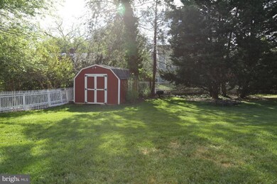 10606 Lexington Ct, Kensington, MD 20895 - photo 5