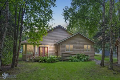 Beautiful Wooded Backyard