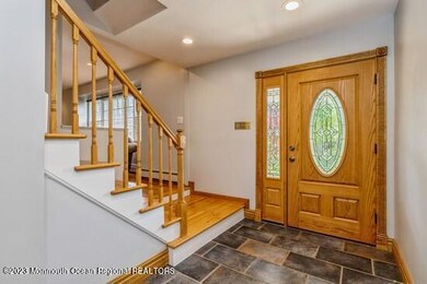 17 Oakland foyer door