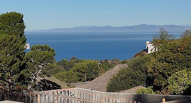 1417 Vía Coronel, Palos Verdes Estates, CA 90274 - photo 4