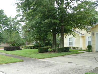 3922 Hunters Lake Cir W, Jacksonville, FL 32210 - photo 2