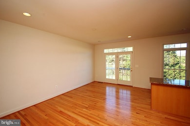 25872 Commons Square, Chantilly, VA 20152 - photo 3