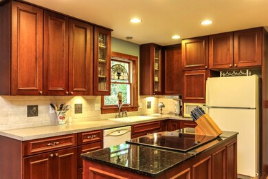 Suffolk 16140 Kitchen1 POM