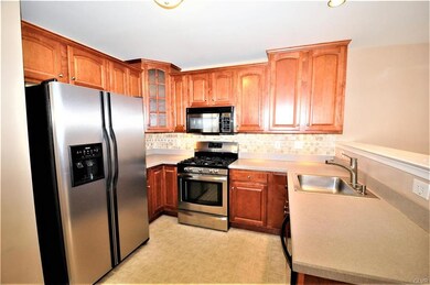 6865 Hunt Dr, Macungie, PA 18062 - photo 4