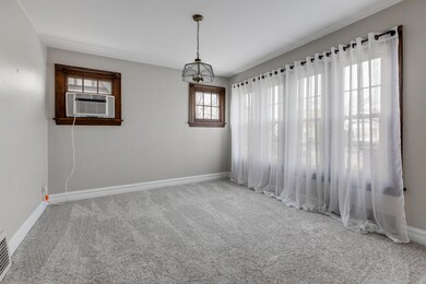 1419 Jenkinson Ct, Waukegan, IL 60085 - photo 5