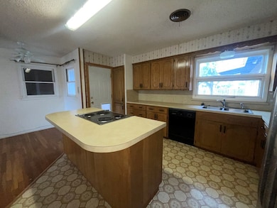 306 Laurel Dr, Winters, TX 79567 - photo 7