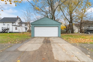 126 E Mapledale Ave, Akron, OH 44301 - photo 4