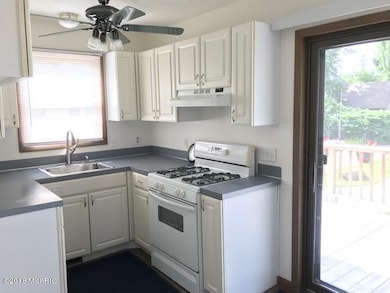 715 Knapp St NE, Grand Rapids, MI 49505 - photo 3