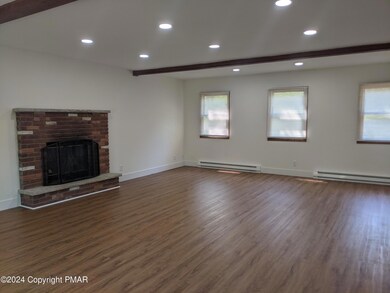 402 Mallard Ln, Bushkill, PA 18324 - photo 5