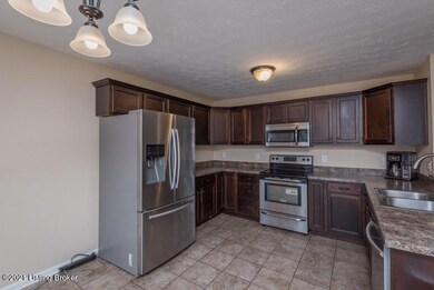 11717 Taylor Rae Dr, Louisville, KY 40229 - photo 6