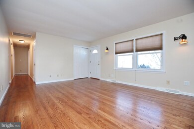 9865 Wellhouse Dr, White Plains, MD 20695 - photo 7