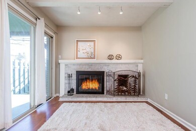 1563 Sandringham Court-5-SMALL