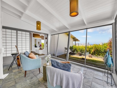 Screened Sitting Area