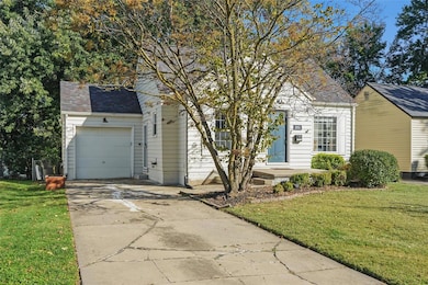 1051 57th St, Des Moines, IA 50311 - photo 2