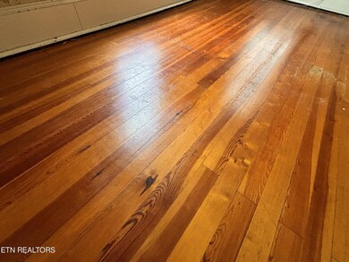 307 Prince St, Sevierville, TN 37862 - photo 5