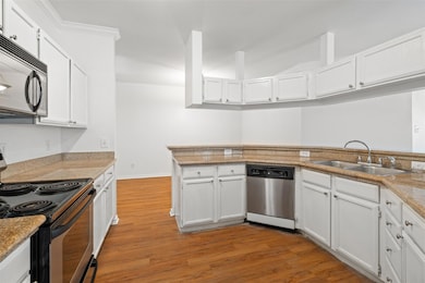 Kitchen with appliances with stainless steel fini