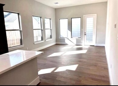 803 Thornton Rd unit J, Houston, TX 77018 - photo 3