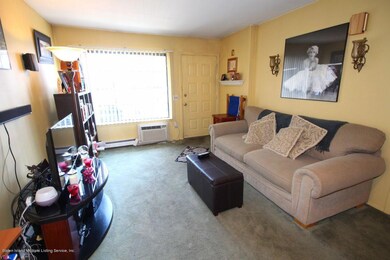 80 Daffodil Ln unit 117, Staten Island, NY 10314 - photo 3