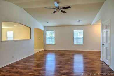 2801 N 20th St, Broken Arrow, OK 74012 - photo 4