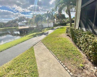 536 Shady Pine Way unit C2, Greenacres, FL 33415 - photo 5