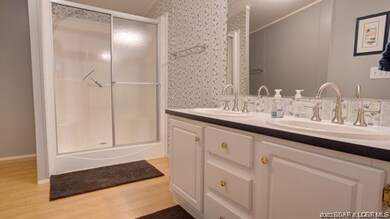 Main bedroom bathroom